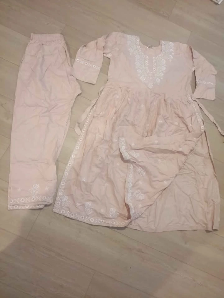 New XL Embroidered Kurta & Pants Set - photo 4