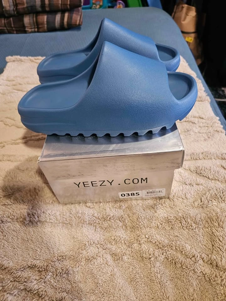 Brand New Yeezy Slides in Azure Blue, Size 9 men / 10 Women - photo 3