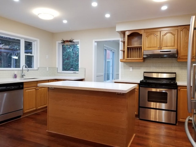 FURNISHED PRIVATE ROOM ON UPPER LEVEL - $850