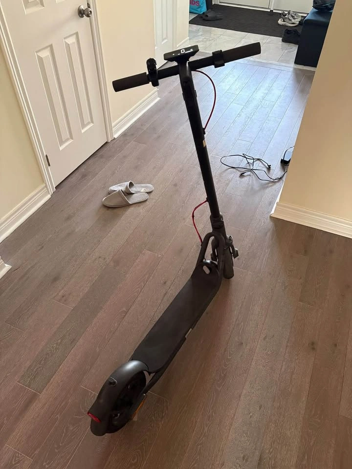 NAVEE Electric Scooter - photo 2