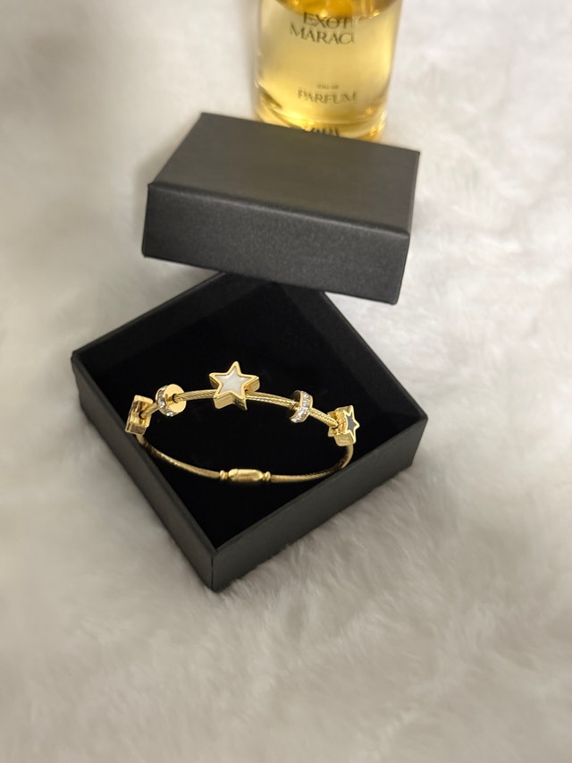 Gold Tone Star Charm Bracelet - photo 2