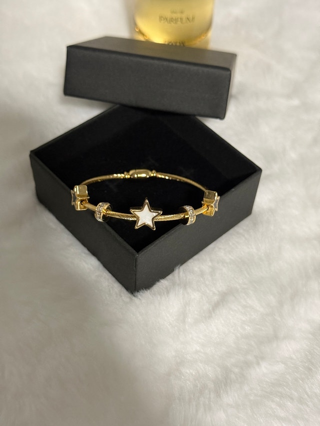 Gold Tone Star Charm Bracelet - photo 3