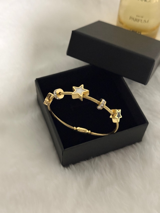 Gold Tone Star Charm Bracelet - photo 4
