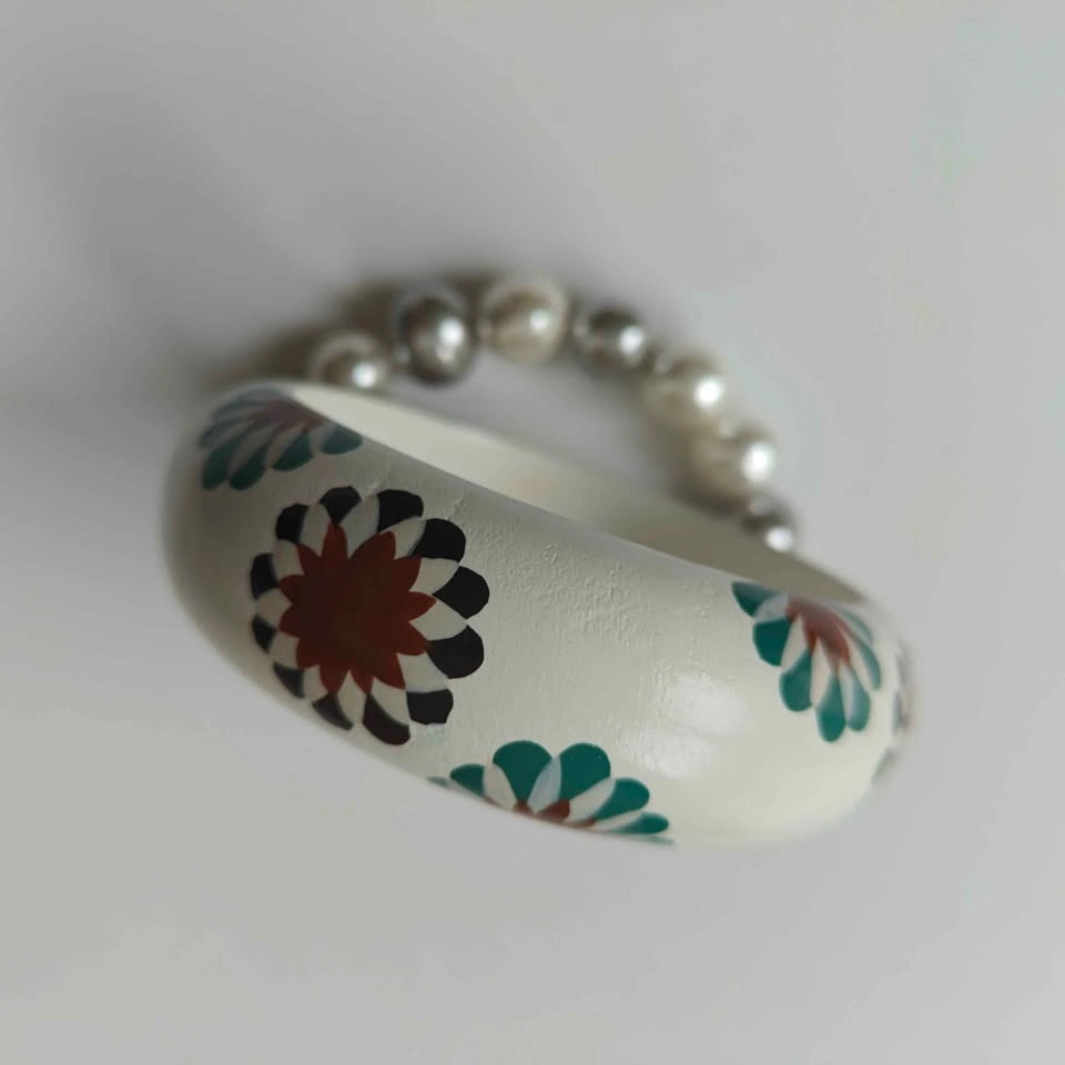 Floral Wooden Bangle and Faux Pearl Bracelet Set - photo 2