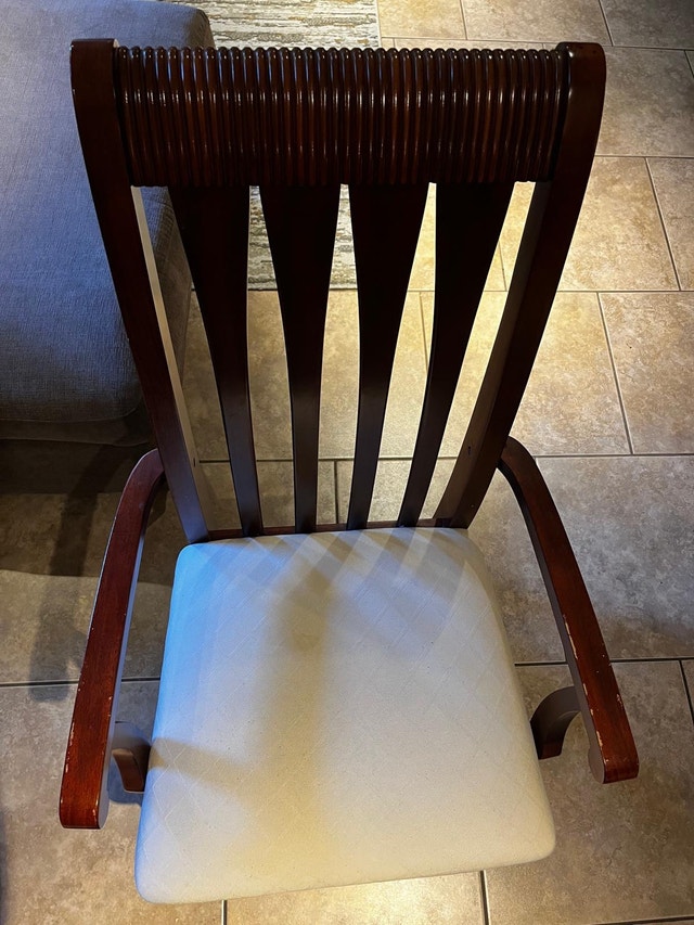 Wooden Extendable Dining table and 6 chairs