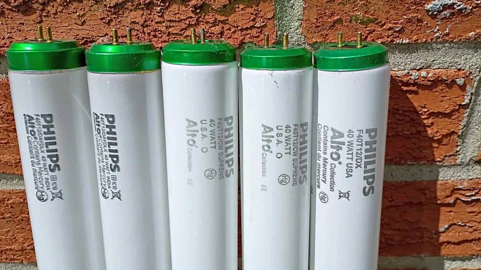 Philips Alto Collection F40T12 Fluorescent Light Bulbs