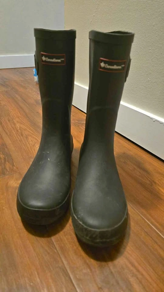 Canadians Rain Boots( size 8 )