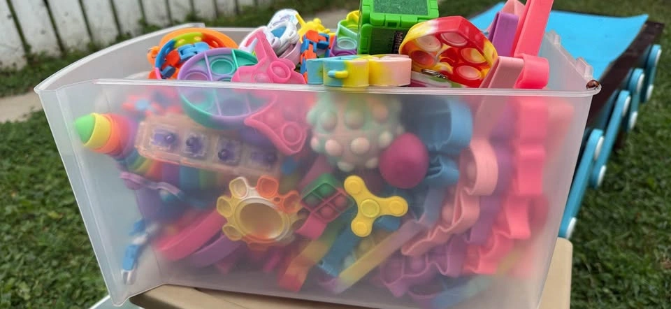 Lot of fidgets and Pop-its - photo 3