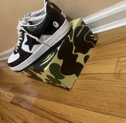 A BATHING APE (BAPE) • SNEAKERS