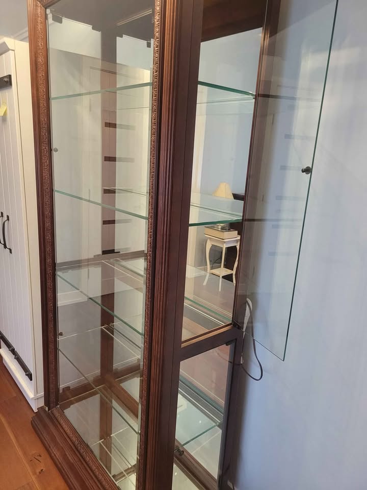 Lighted and mirror curio cabinet. - photo 2