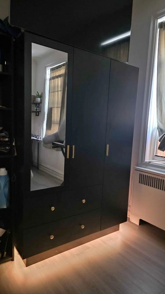 Wardrobe closet
