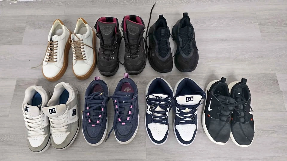 Like new shoes, all originals, size 8-9