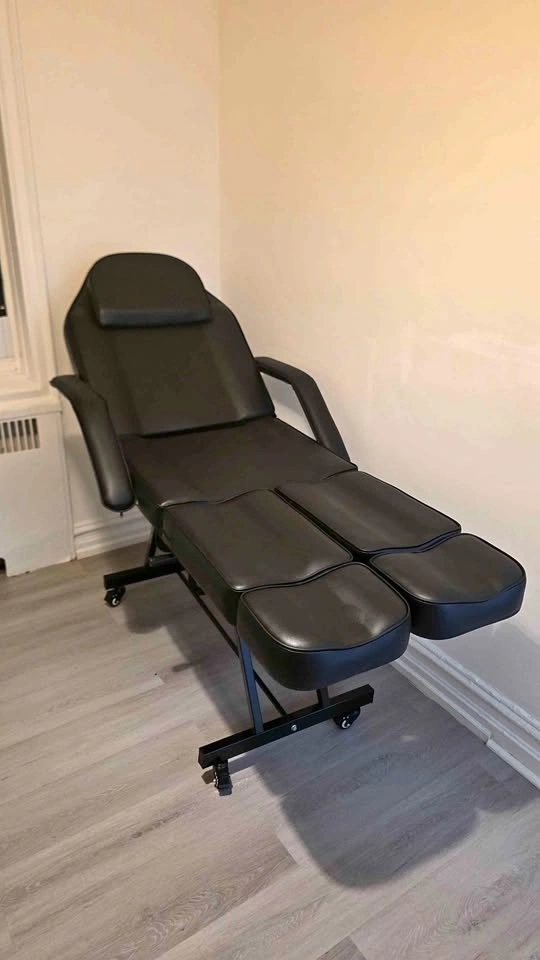 Tattoo/massage bed