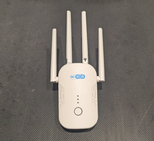 WiFi 5 Wireless Range Extender (20$)