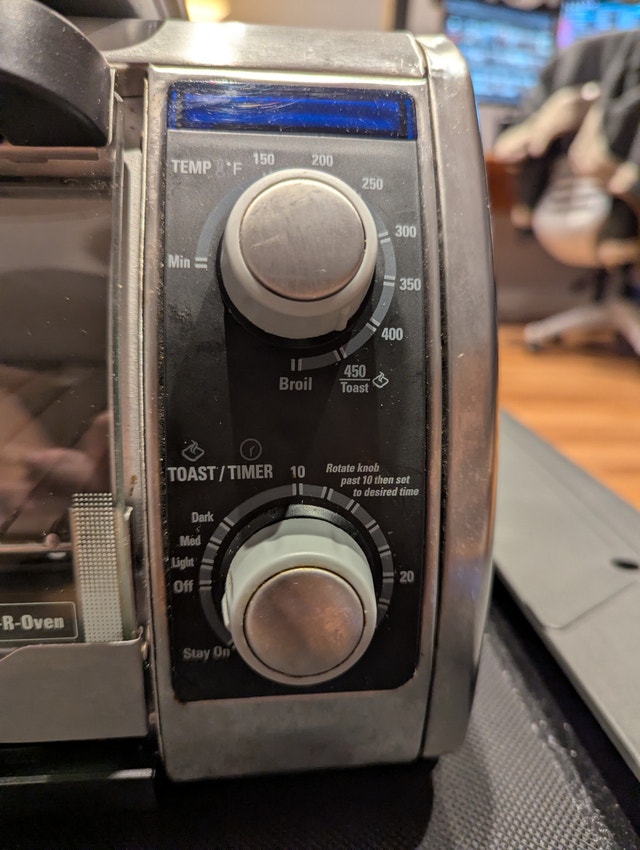 Black+Decker Natural Convection 4-Slice Toaster Oven - photo 3