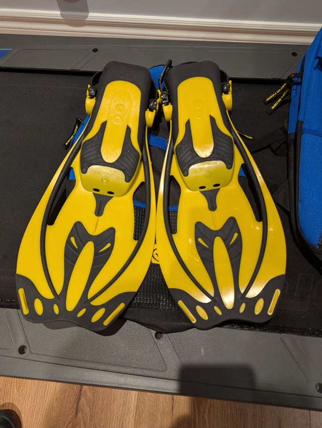 Body Glove Expanse Swim Fins (Small & Medium Pairs w/ Bags) - photo 2