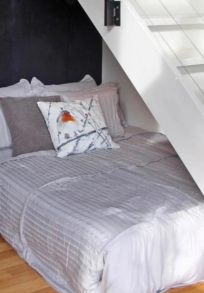 Queen sofa bed with foam mattress - photo 2