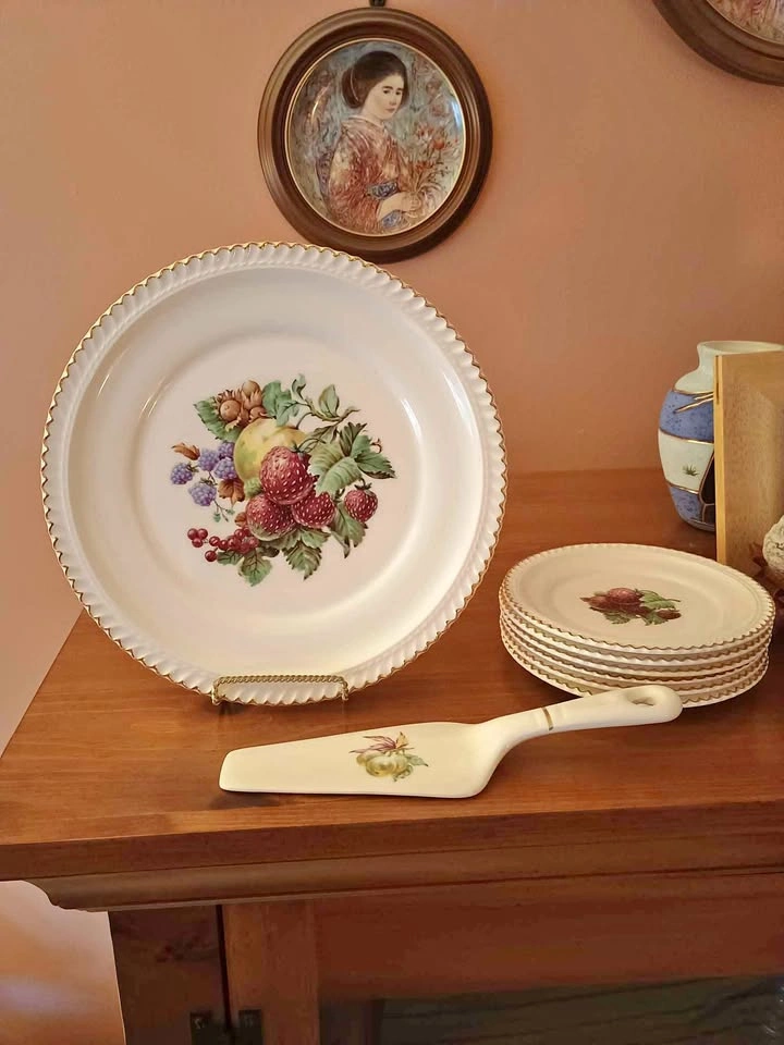 Vintage Harkerware 22k Strawberries Deluxe Hostess Set NOS