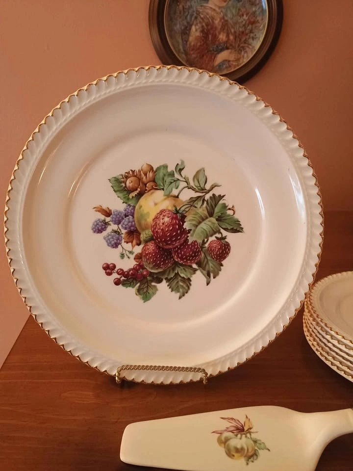 Vintage Harkerware 22k Strawberries Deluxe Hostess Set NOS - photo 3