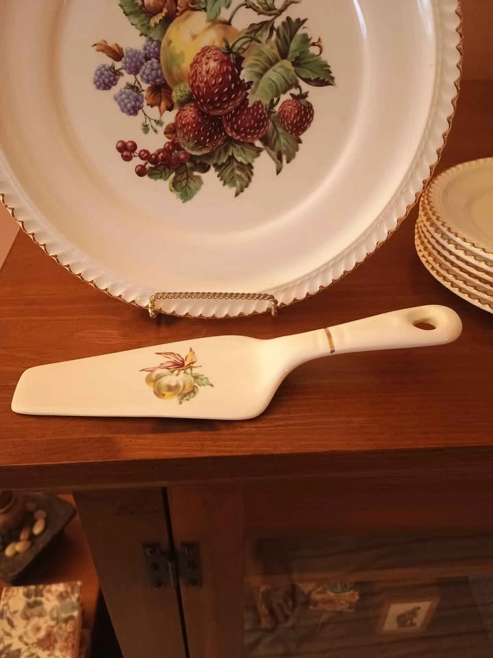 Vintage Harkerware 22k Strawberries Deluxe Hostess Set NOS - photo 5