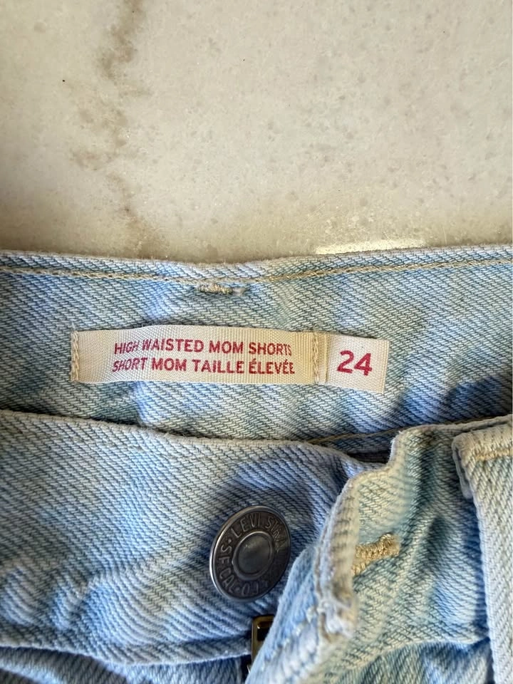 Levi’s High Waisted Mom Denim Shorts – Size 24 – Light Wash - photo 5