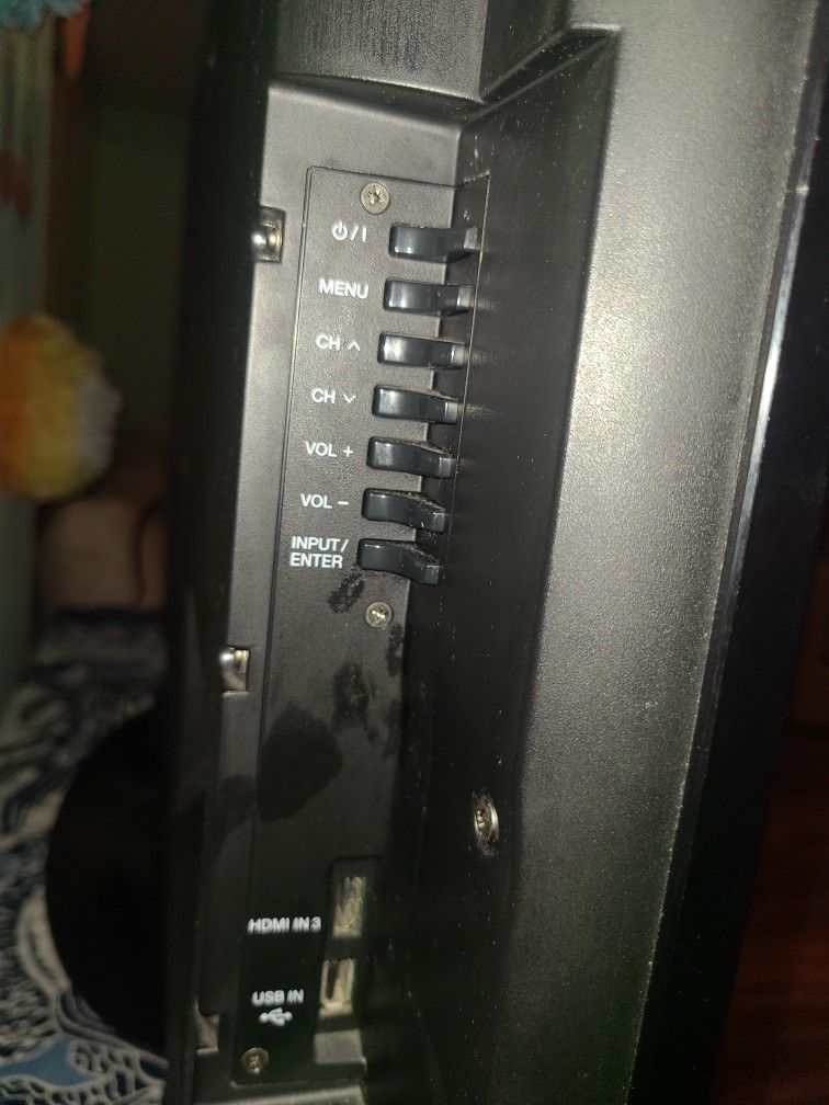 LG Flatscreen LED TV 45" with Remote Control - photo 3
