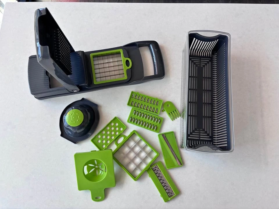 Multi-Functional Vegetable Chopper and Slicer Set - barely used