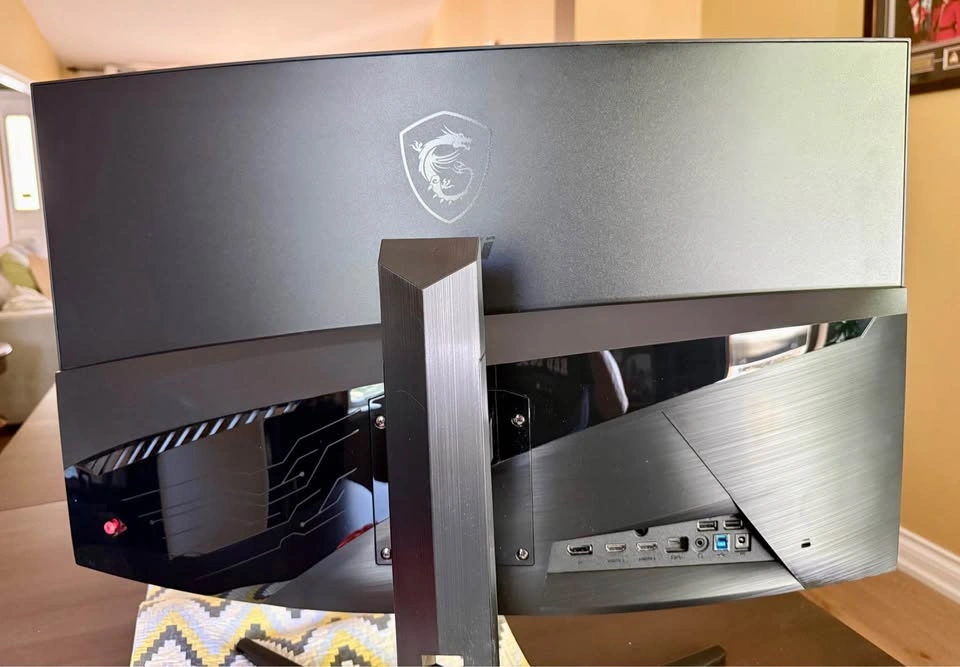 MSI MAG322CQR – 32” Curved 1440p Gaming Monitor (165Hz) - photo 4