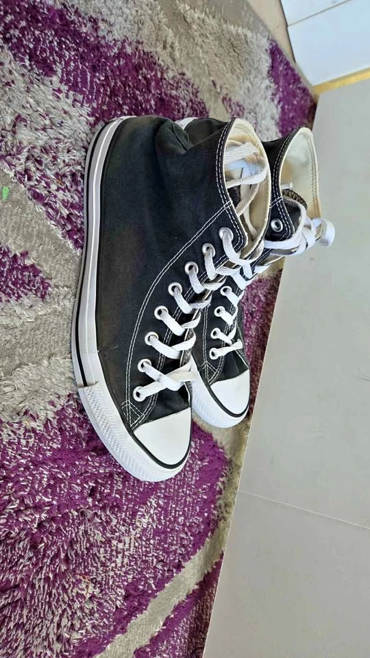 Black converse hightops
