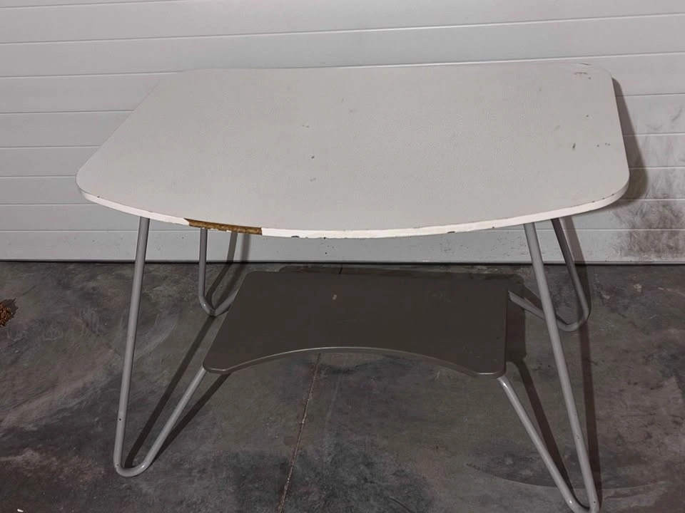 White table - photo 3