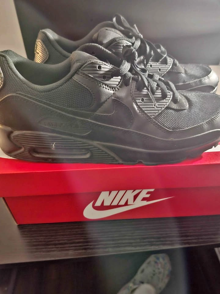 Air max 90 shoes - black, size 13 . Medium width
