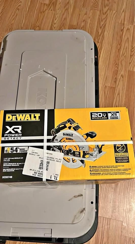 DEWALT XR POWER DETECT DCS574B totally new Firm price
