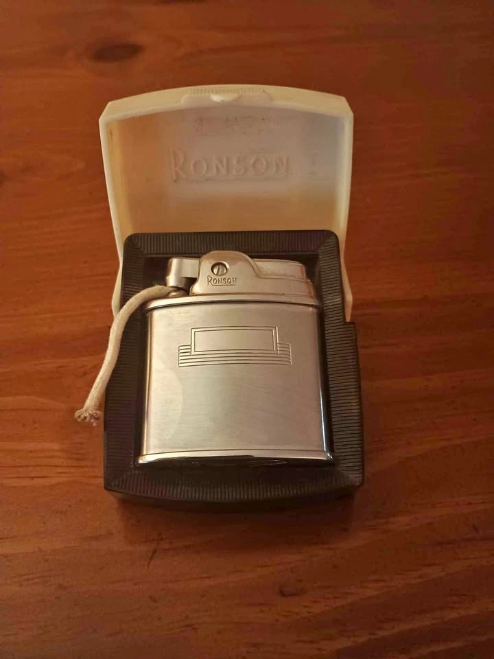 Vintage 1950s Ronson Sport Lighter w/Original Box