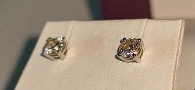 .6 Carat Diamond and White Gold Earrings - photo 5