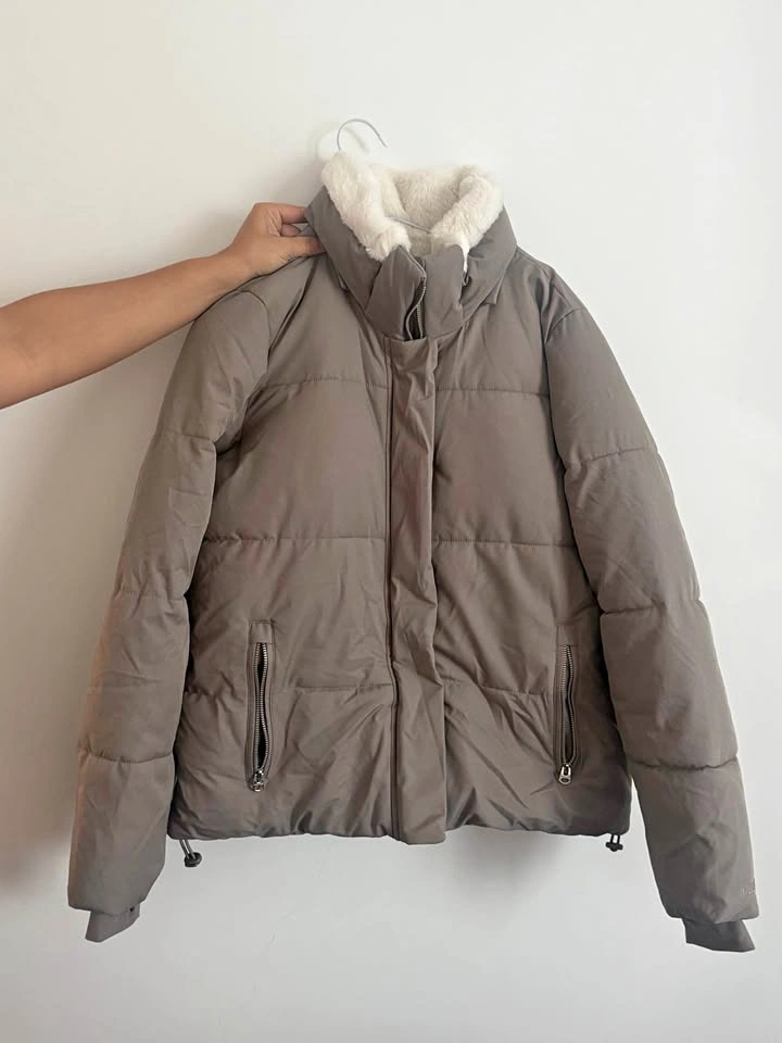 Hollister Women’s -Lined Puffer Jacket