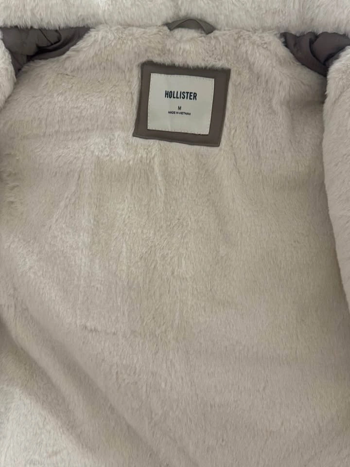 Hollister Women’s -Lined Puffer Jacket - photo 2