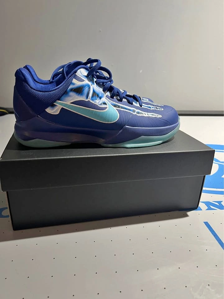 Nike Kobe V (GS) Size 7Y X-RAY