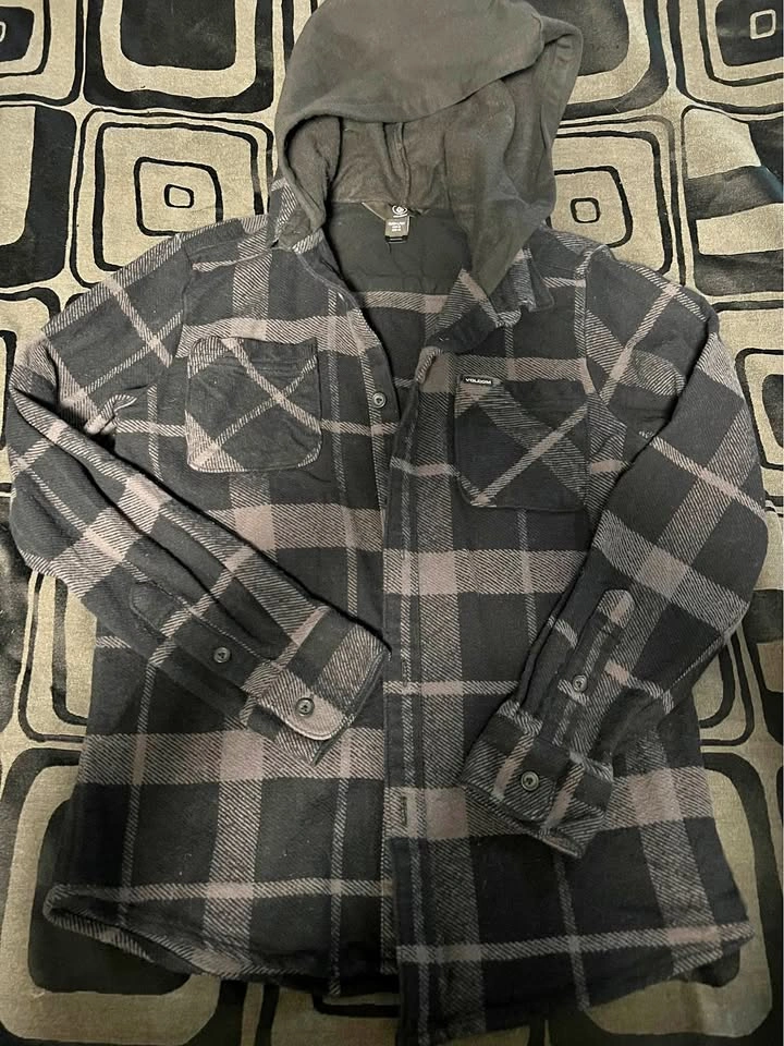 Volcom boys size 12 sweater jacket