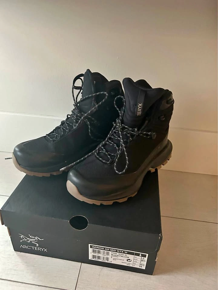 Arc’teryx Aerios AR Mid GTX Hiking Boots — Worn Once