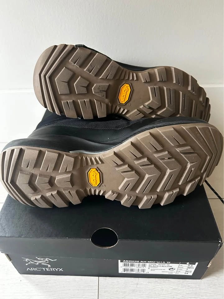 Arc’teryx Aerios AR Mid GTX Hiking Boots — Worn Once - photo 2