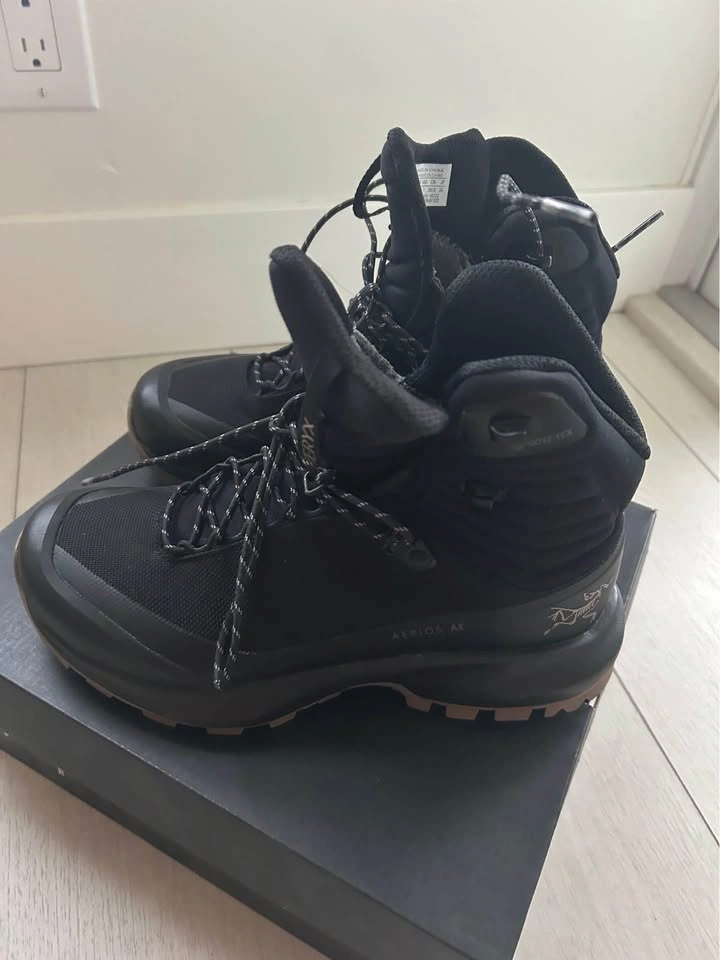 Arc’teryx Aerios AR Mid GTX Hiking Boots — Worn Once - photo 3