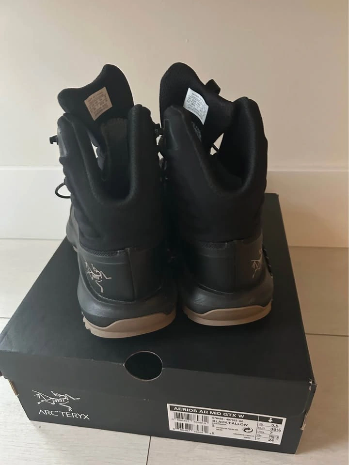 Arc’teryx Aerios AR Mid GTX Hiking Boots — Worn Once - photo 4
