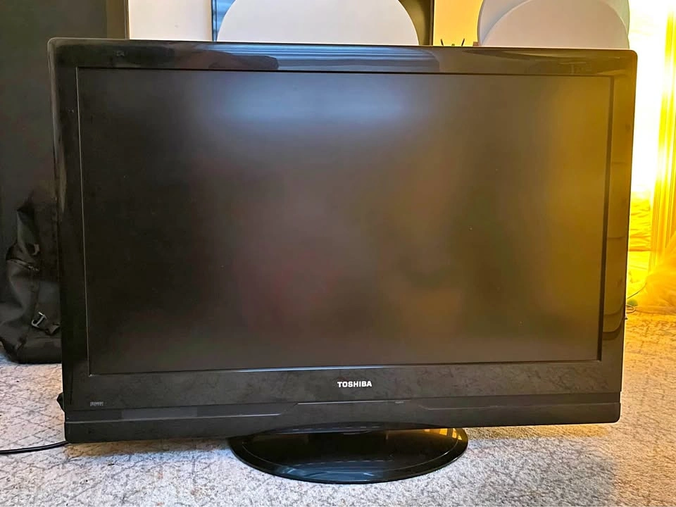 Toshiba TV - 37”