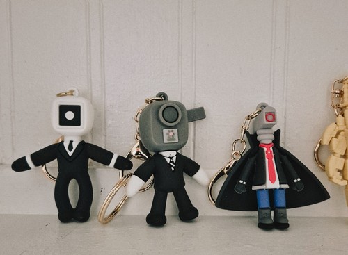 Skibidi Toilet Keychain Lot of 6 PVC Figure Charms - photo 2