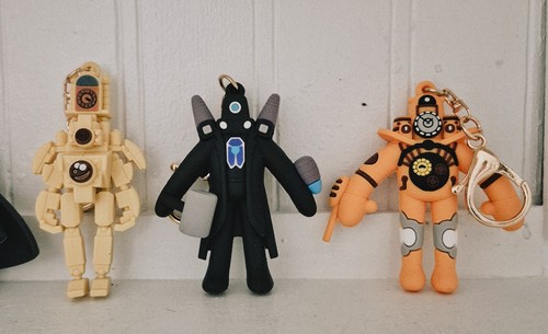 Skibidi Toilet Keychain Lot of 6 PVC Figure Charms - photo 3