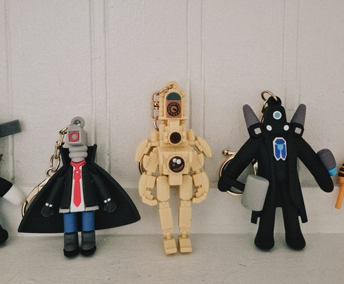 Skibidi Toilet Keychain Lot of 6 PVC Figure Charms - photo 4