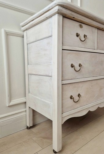 Early 20th Century Gustavian Style Maple Chest of Drawers - photo 4