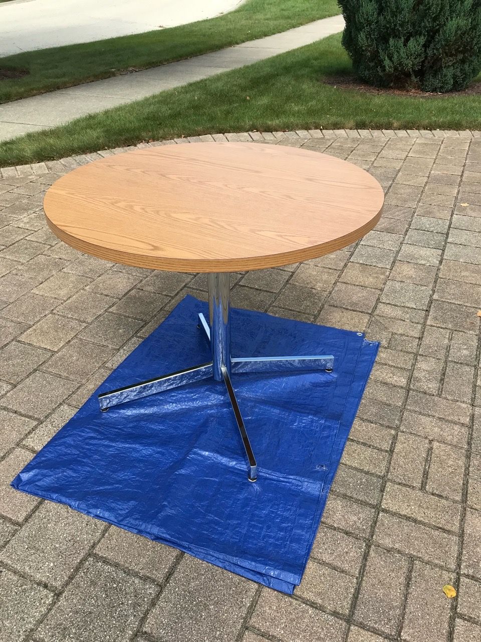 36” ROUND PEDESTAL MULTI-PURPOSE TABLE