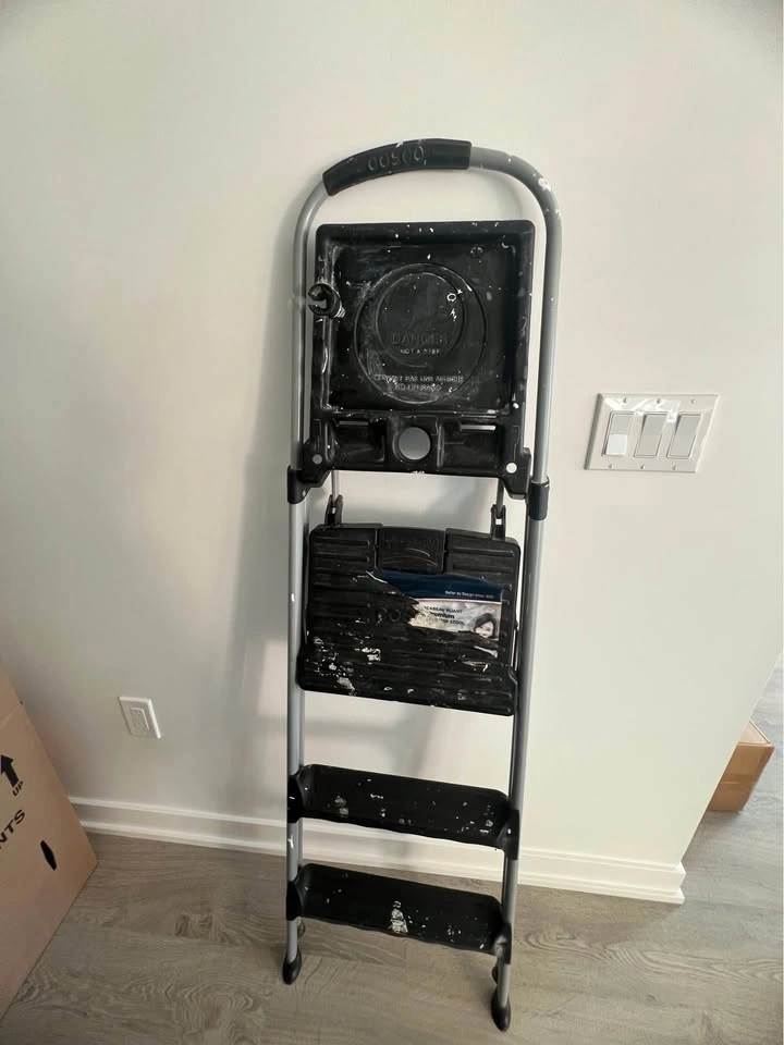 Cosco 3-step folding ladder - photo 2