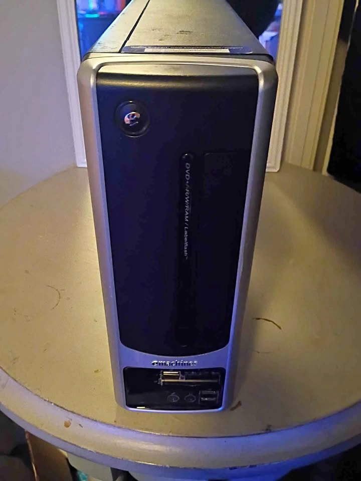 eMachines EL1200-07w Desktop PC